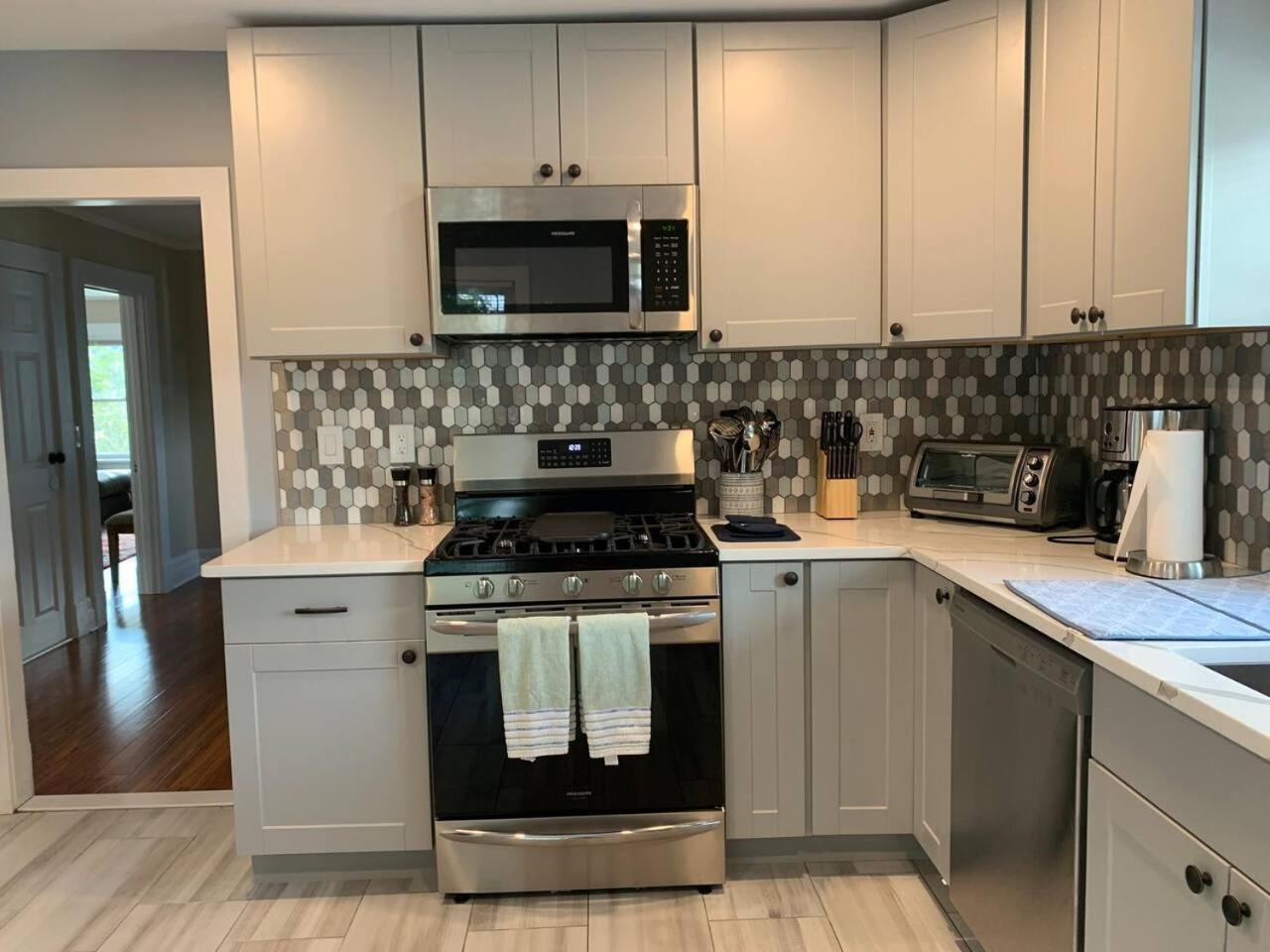 Newly Renovated 2 Bedroom Downtown Apt, Family Getaway. Montclair Dış mekan fotoğraf