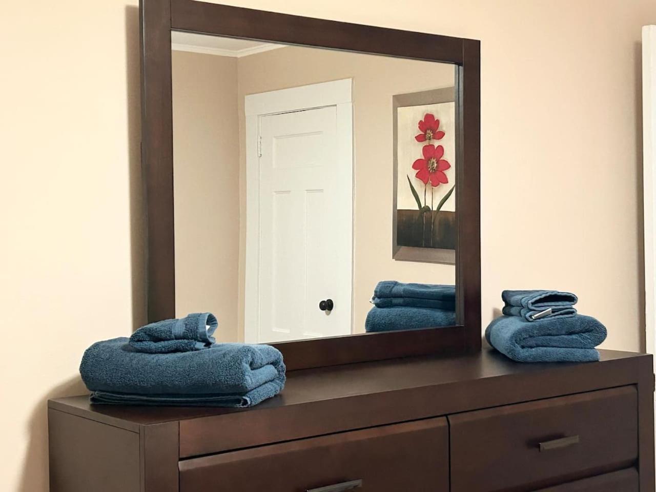 Newly Renovated 2 Bedroom Downtown Apt, Family Getaway. Montclair Dış mekan fotoğraf